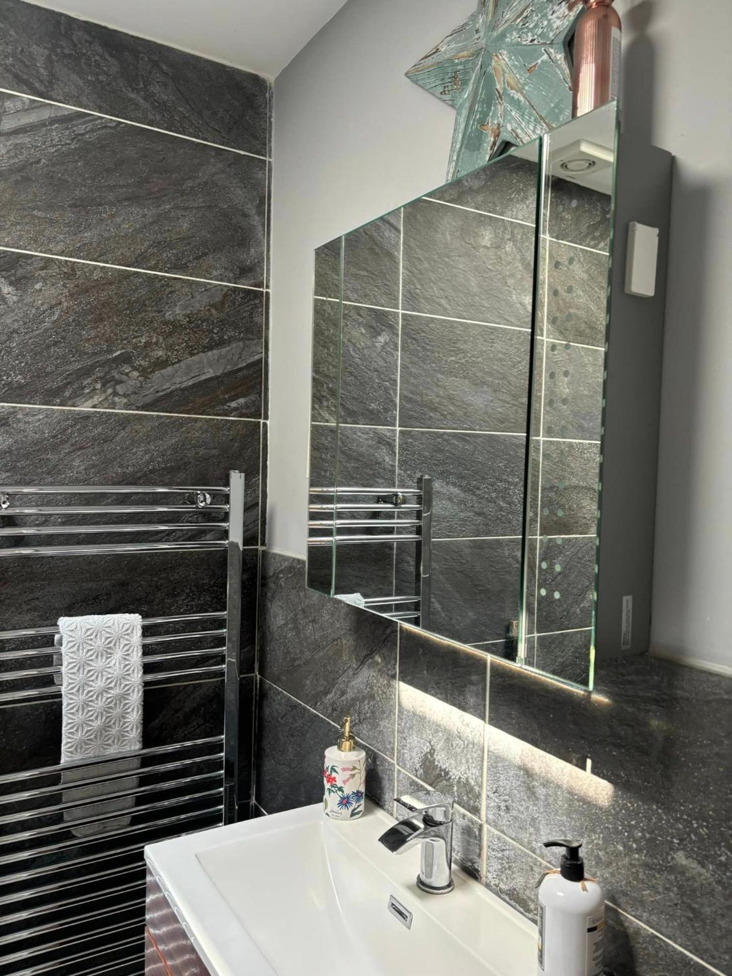 Secret Gem 1 Bed Garden Flat Private Luxury Hot Tub Daire Bournemouth Dış mekan fotoğraf