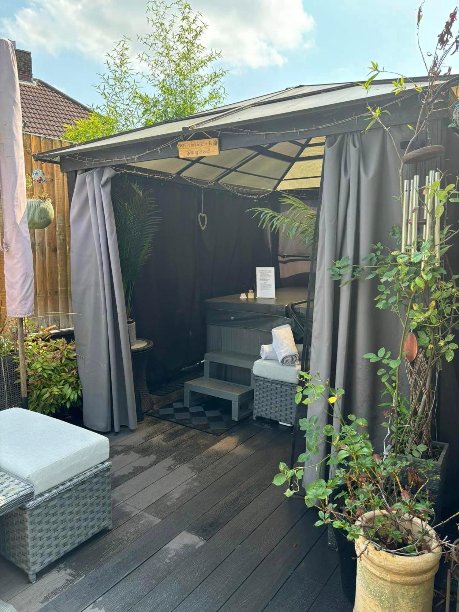 Secret Gem 1 Bed Garden Flat Private Luxury Hot Tub Daire Bournemouth Dış mekan fotoğraf