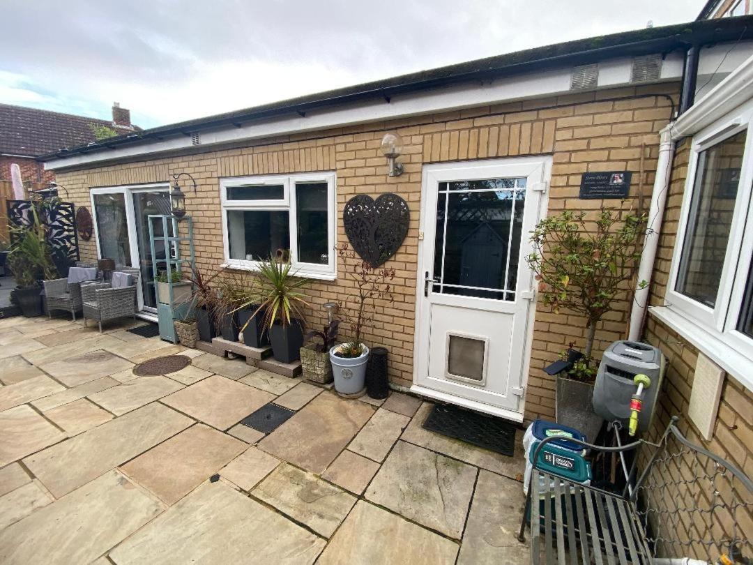 Secret Gem 1 Bed Garden Flat Private Luxury Hot Tub Daire Bournemouth Dış mekan fotoğraf