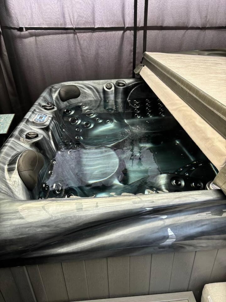 Secret Gem 1 Bed Garden Flat Private Luxury Hot Tub Daire Bournemouth Dış mekan fotoğraf