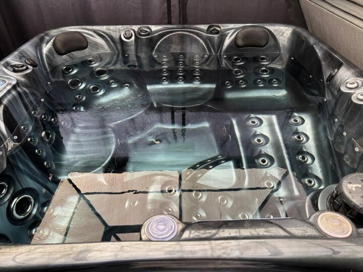 Secret Gem 1 Bed Garden Flat Private Luxury Hot Tub Daire Bournemouth Dış mekan fotoğraf