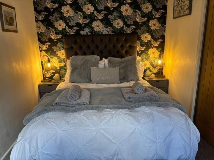 Secret Gem 1 Bed Garden Flat Private Luxury Hot Tub Daire Bournemouth Dış mekan fotoğraf