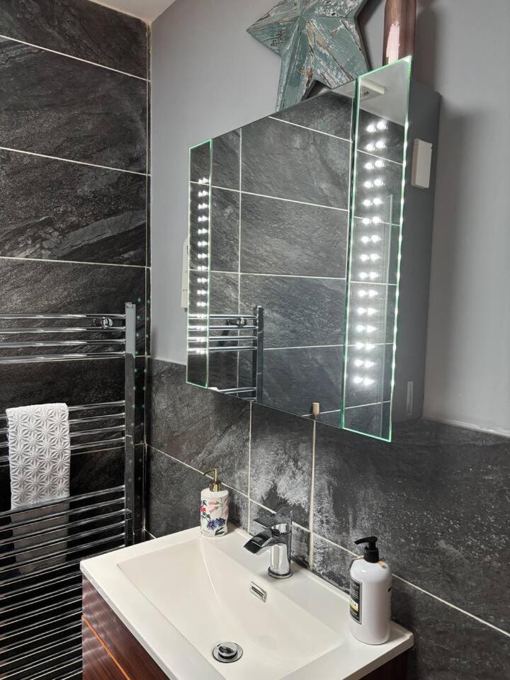 Secret Gem 1 Bed Garden Flat Private Luxury Hot Tub Daire Bournemouth Dış mekan fotoğraf