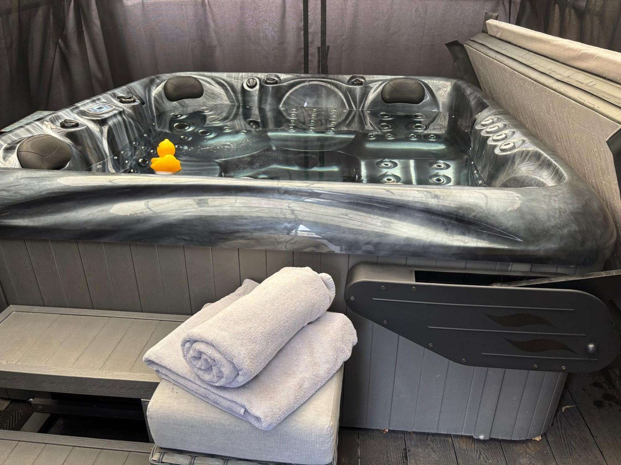 Secret Gem 1 Bed Garden Flat Private Luxury Hot Tub Daire Bournemouth Dış mekan fotoğraf